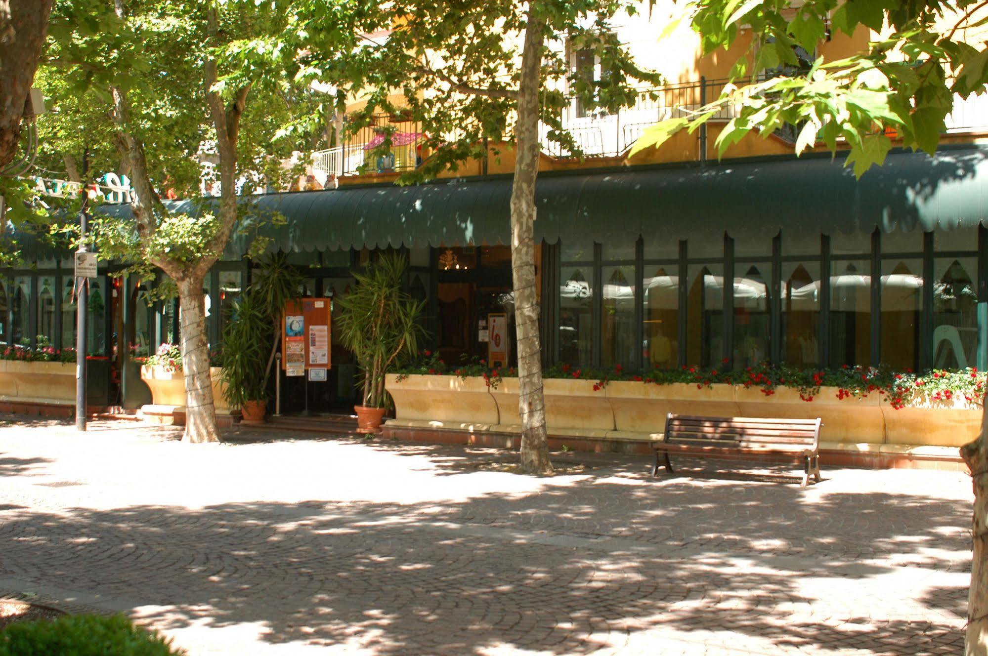 Hotel Dei Platani Rímini Exterior foto